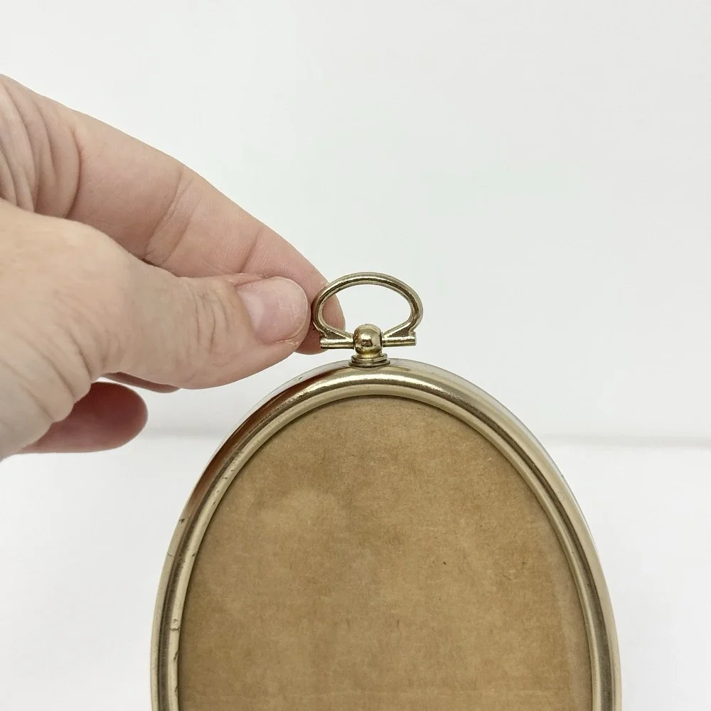 Vintage Convex Bubble Glass OVAL Brass Tone Picture Frame Ball Feet 5